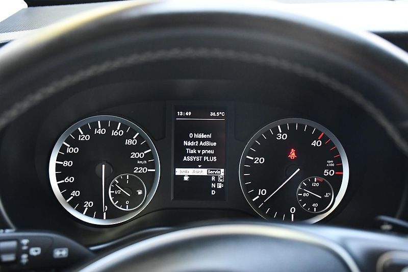 Mercedes-Benz Vito 250D 4MATIC 8MÍST TAŽNÉ NAVI - fotka 35 z 39