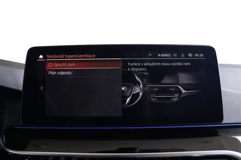 BMW Řada 5 530d xDrive Touring - fotka 22 z 33