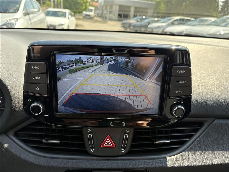 Hyundai i30 1,5 1.5i  Trikolor - fotka 17 z 18
