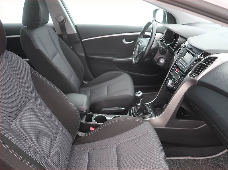 Hyundai i30 (2014) 1.6 CRDi, ČR,1.maj, Serv.kniha - fotka 7 z 16