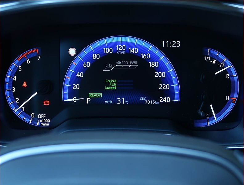 Toyota Corolla (2022) 1.8 Hybrid - fotka 11 z 19