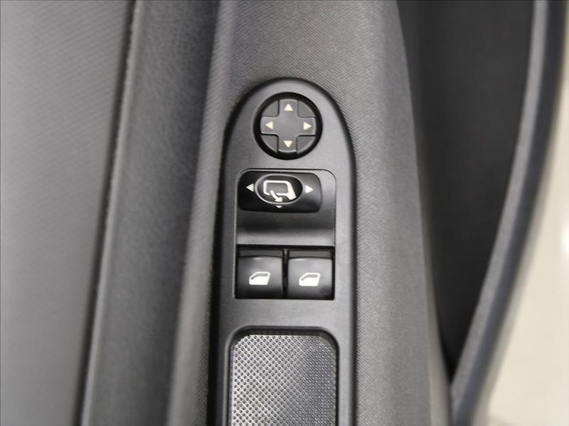 Peugeot 207 1,6 VTi 88kW Panorama 168tkm. - fotka 13 z 18