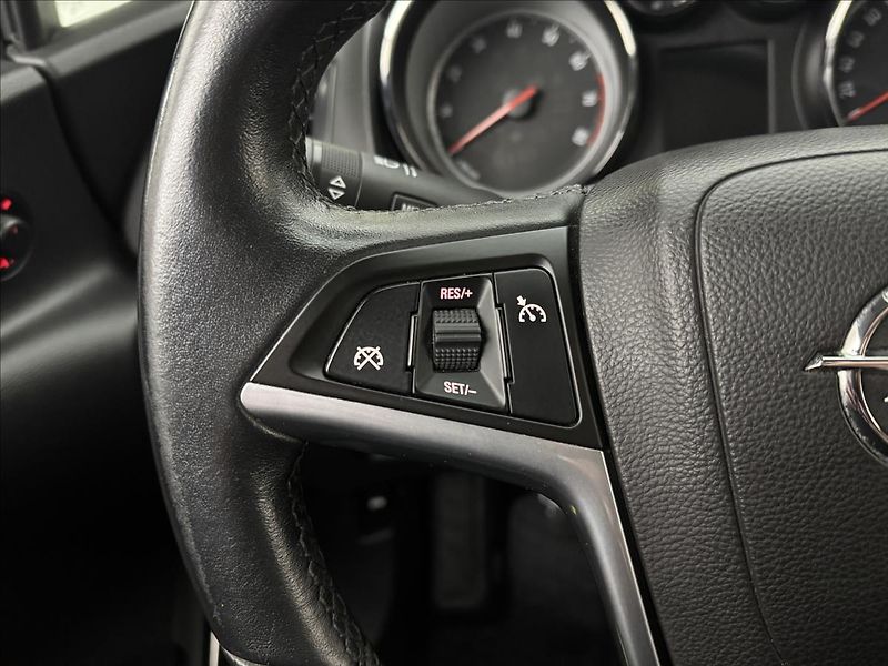 Opel Astra 1,4 103kW 2X KOLA AC 1.MAJ ČR - fotka 10 z 37