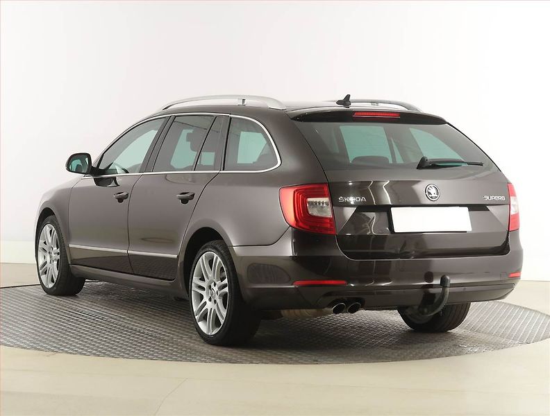 Škoda Superb (2014) 2.0 TDI, Navi, Xenony - fotka 4 z 26