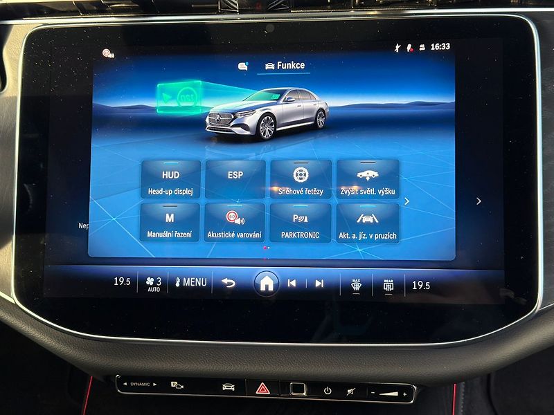 Mercedes-Benz Třídy E E 220 d 4MATIC - fotka 31 z 35