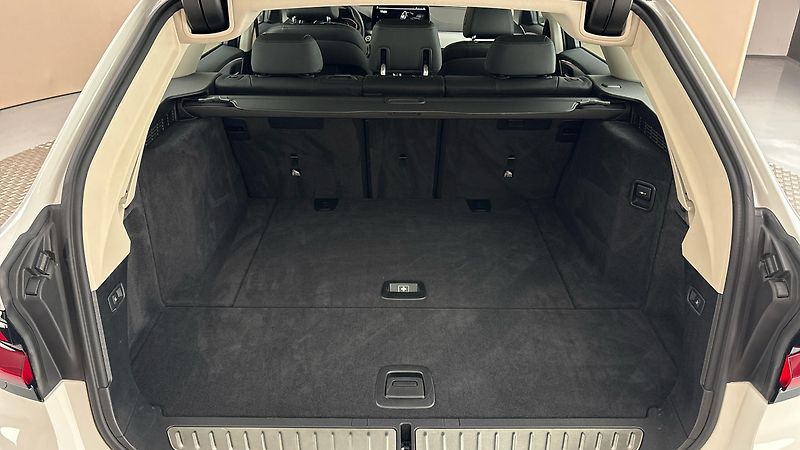 BMW Řada 5 2.0 520d At Touring - fotka 17 z 33