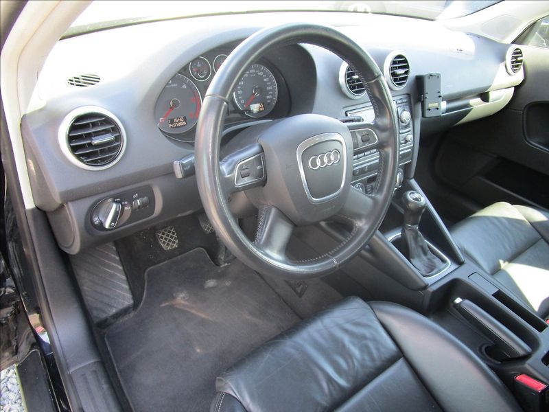Audi A3 Sportback 1.6TDi  aut. klima, - fotka 10 z 37