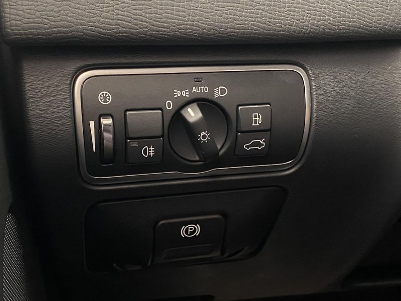 Volvo XC60 D4 AWD SUMMUM AUT  - fotka 29 z 42