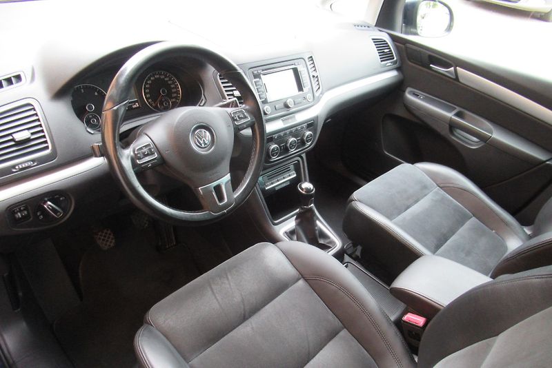 Volkswagen Sharan 2.0 TDi 4x4 TAŽNÉ NA 2,4t - fotka 11 z 34