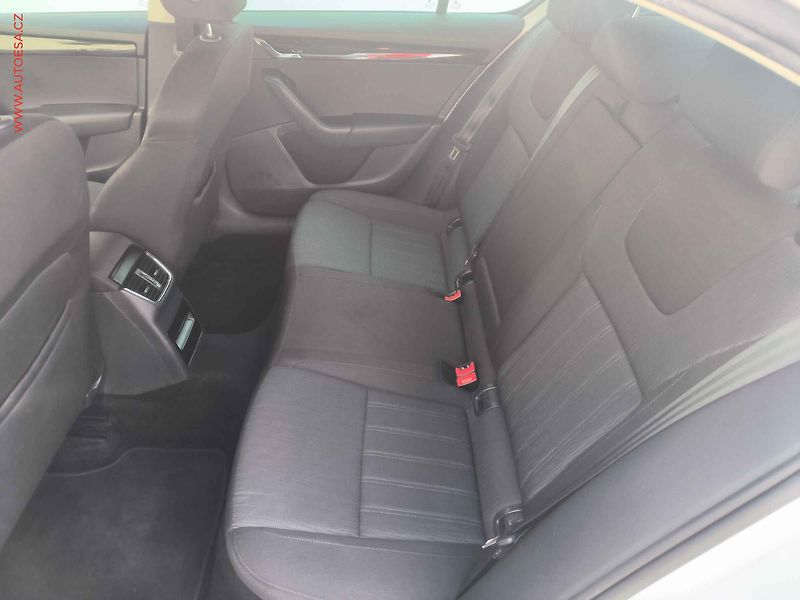 Škoda Octavia (2018) 1.4 TSI, 2.maj,ČR, LED - fotka 10 z 21