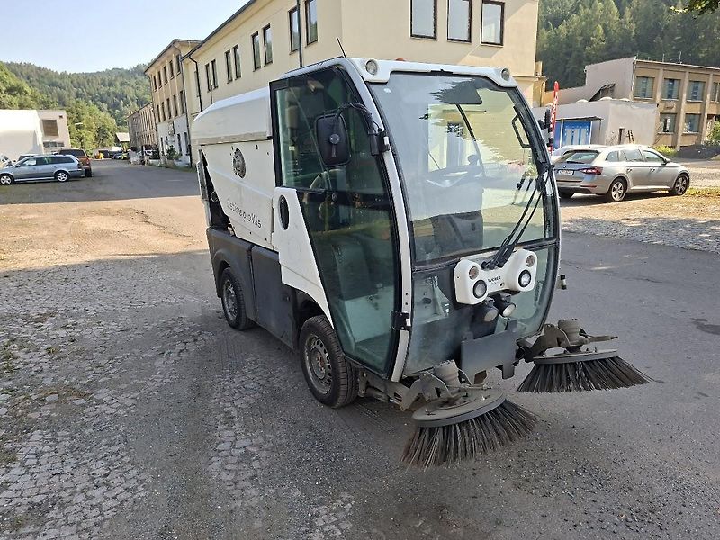 Bucher (2012)  CITYCAT 1000 zametací stroj  - fotka 4 z 13