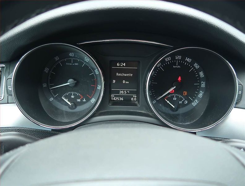 Škoda Superb (2011) 1.4 TSI, Tempomat - fotka 11 z 17