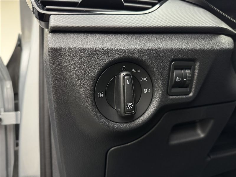 Škoda Kamiq 1,0 DSG AC LED VÝHŘEV SENZORY - fotka 8 z 36