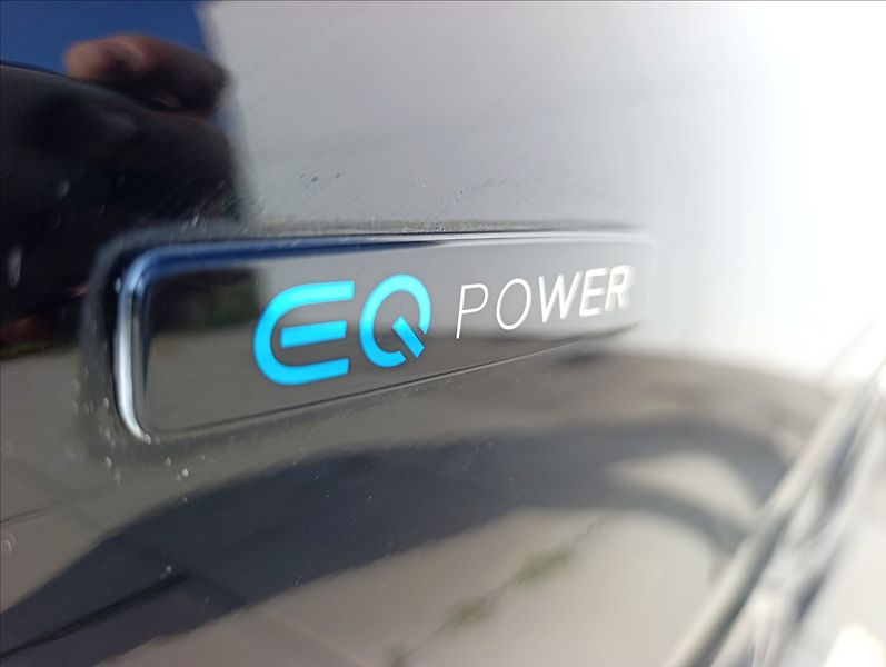 Mercedes-Benz Třídy C 2,0 EQ POWER KAMERA NAVI - fotka 38 z 38