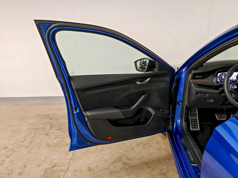 Škoda Octavia (2024) Combi 2.0 TSI 195 kW DSG RS - fotka 24 z 35
