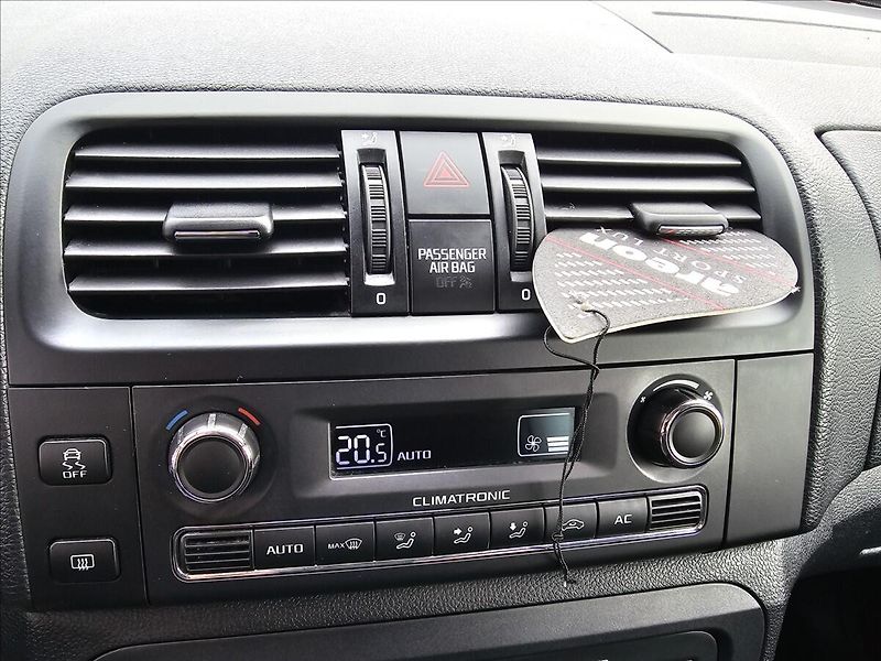 Škoda Fabia II 1,2TSi 63KW Ambiente - fotka 20 z 43