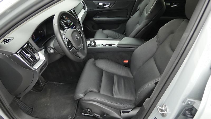 Volvo V60 B4 benzin Plus Dark DCT - fotka 18 z 24