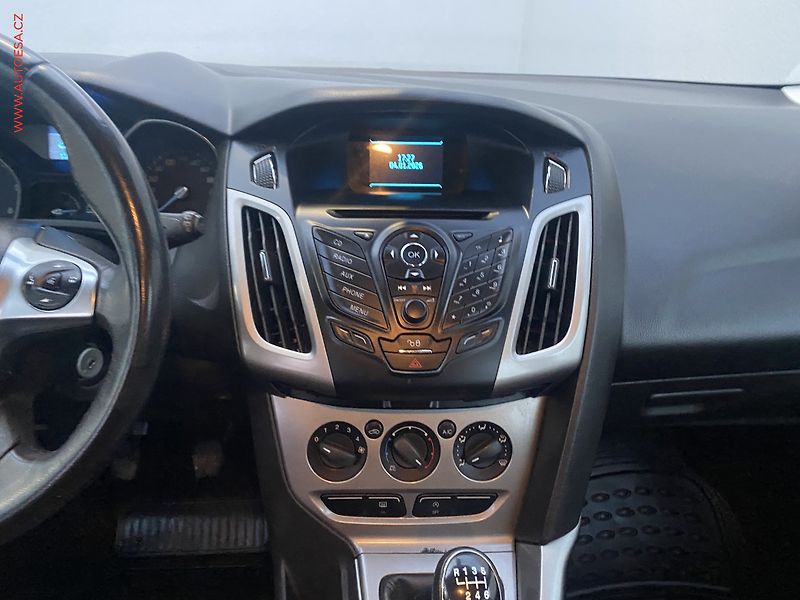 Ford Focus (2014) 1.6 TDCI, AC - fotka 12 z 16