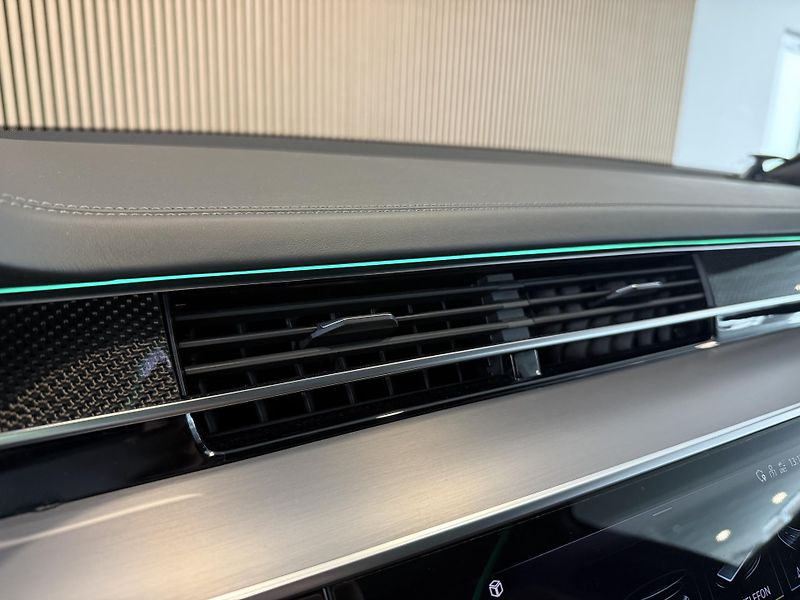Audi S8 B&O-Adv. Carbon Matrix Pano TV - fotka 52 z 52