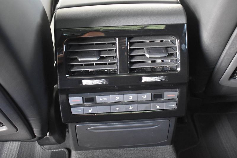 Volkswagen Touareg (2026) R-Line 3.0TDI 210kW Final Edit - fotka 14 z 34