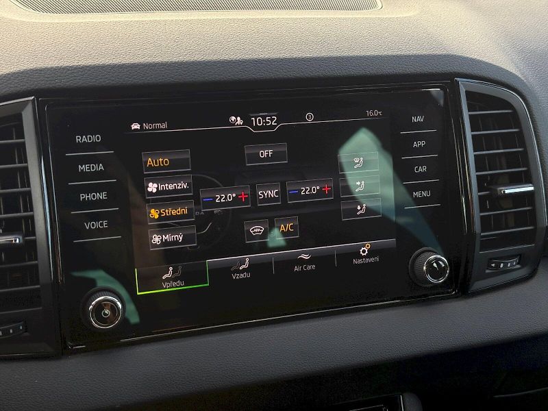 Škoda Karoq (2025) 1.5 TSI 110 kW DSG SportLine - fotka 23 z 27