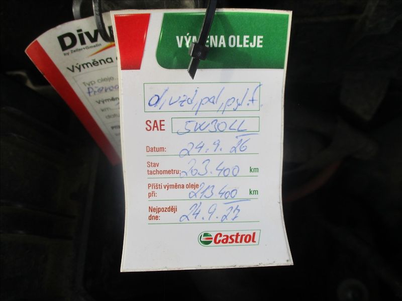 Volkswagen Passat 2,0 TDI, Elegance, DSG, servis - fotka 30 z 35