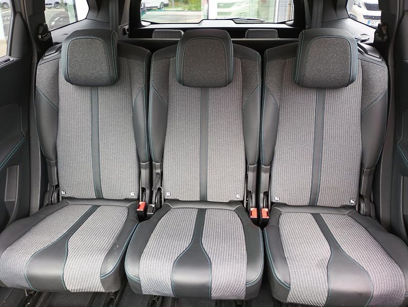 Peugeot 5008 (2021) ALLURE PACK PureTech 130 EAT8 - fotka 22 z 24