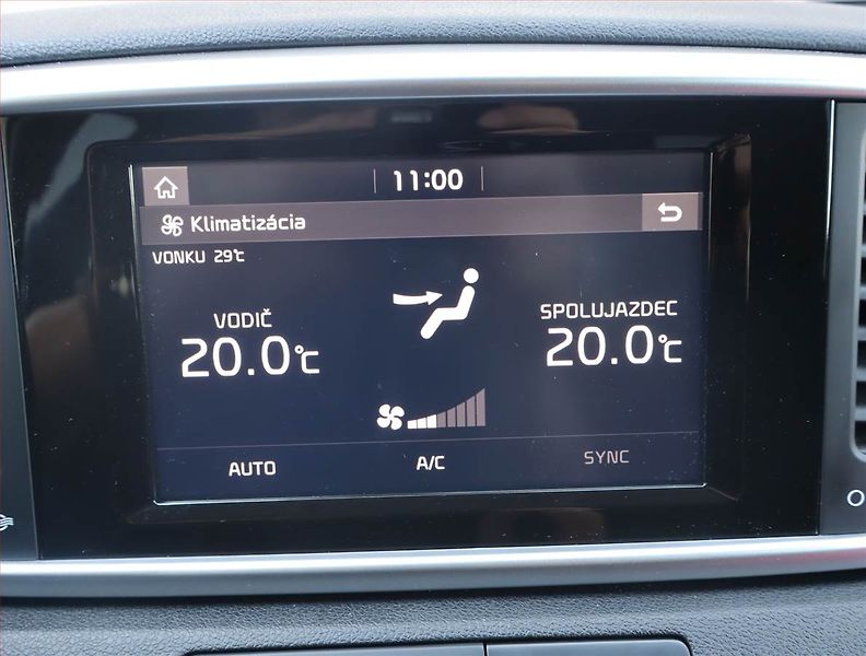Kia Sportage (2020) 1.6 T-GDI, Automat, Serv.kniha - fotka 19 z 24
