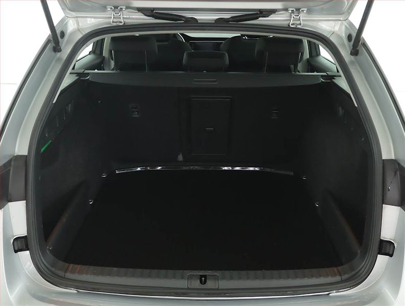 Škoda Octavia (2023) Ambition 2.0 TDI, ČR,1.maj - fotka 13 z 15