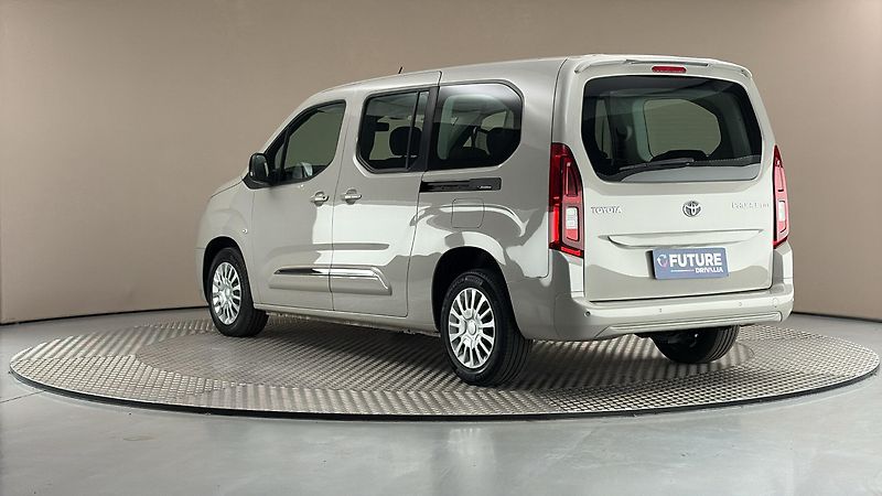 Toyota ProAce City Verso 1.2 L2 Shuttle - fotka 2 z 22