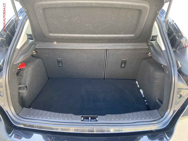 Ford Focus (2015) 1.0EB, 2.maj, AC, TZ, park - fotka 7 z 15