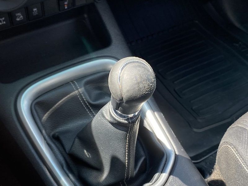 Toyota Hilux 2.4D, ČR, Active, tažné - fotka 22 z 29