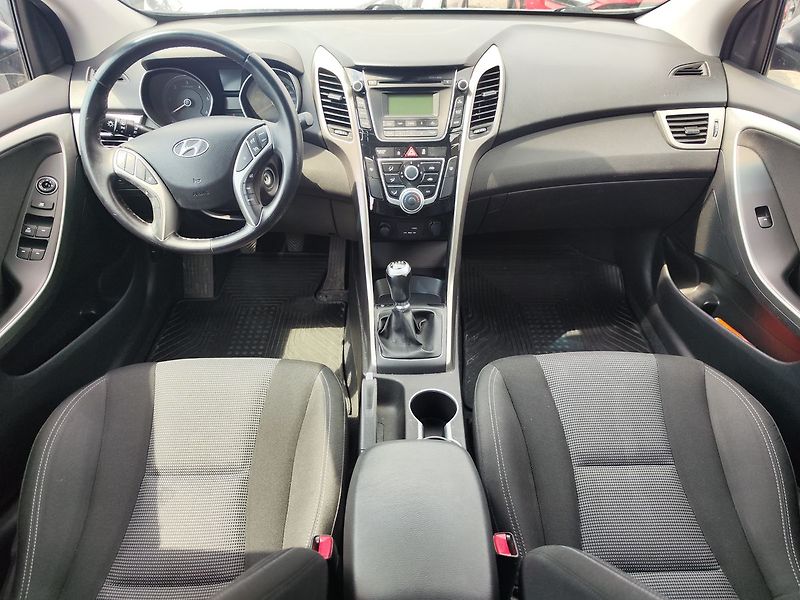 Hyundai i30 1.6 CRDI/81kW - fotka 11 z 24