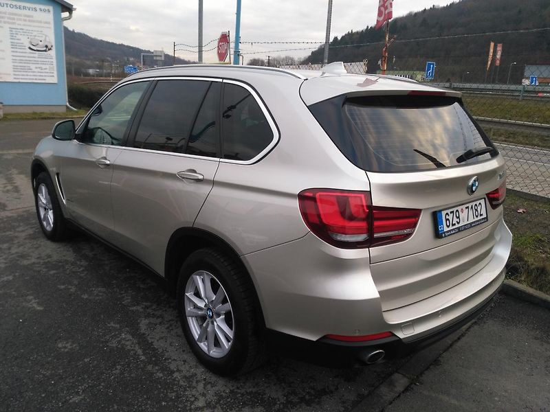 BMW X5 3,0d xDrive - fotka 4 z 36