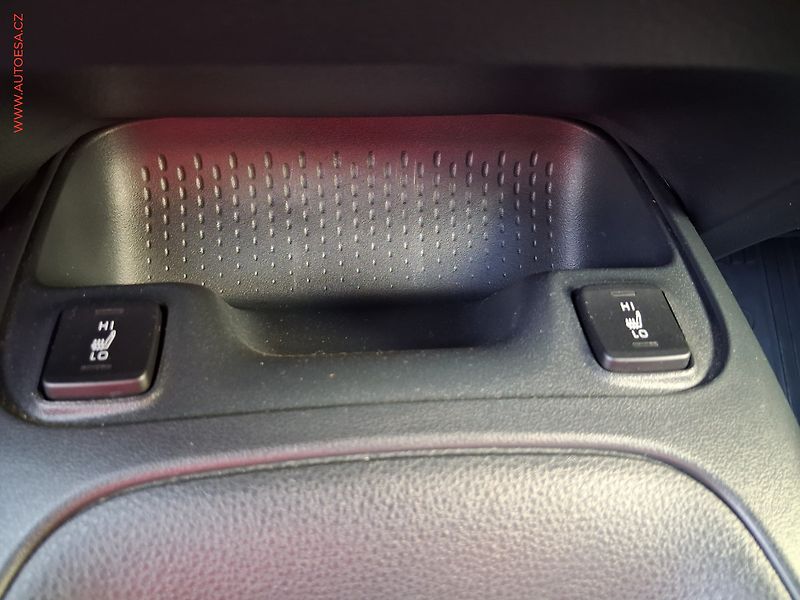 Toyota Corolla (2022) 1.5 i, 2.maj,ČR, Comfort, AT - fotka 15 z 16