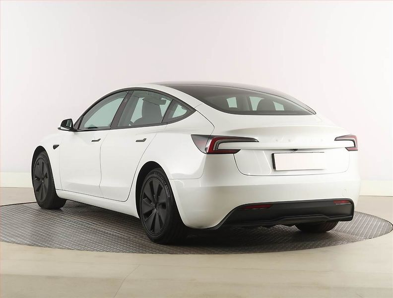 Tesla Model 3 (2023) Standard Range 60kWh, SoH 95% - fotka 4 z 31