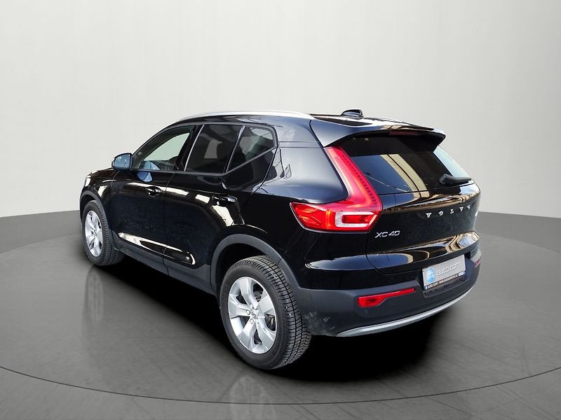 Volvo XC40 D3 A/T Virtual CarPlay Kamera - fotka 3 z 36