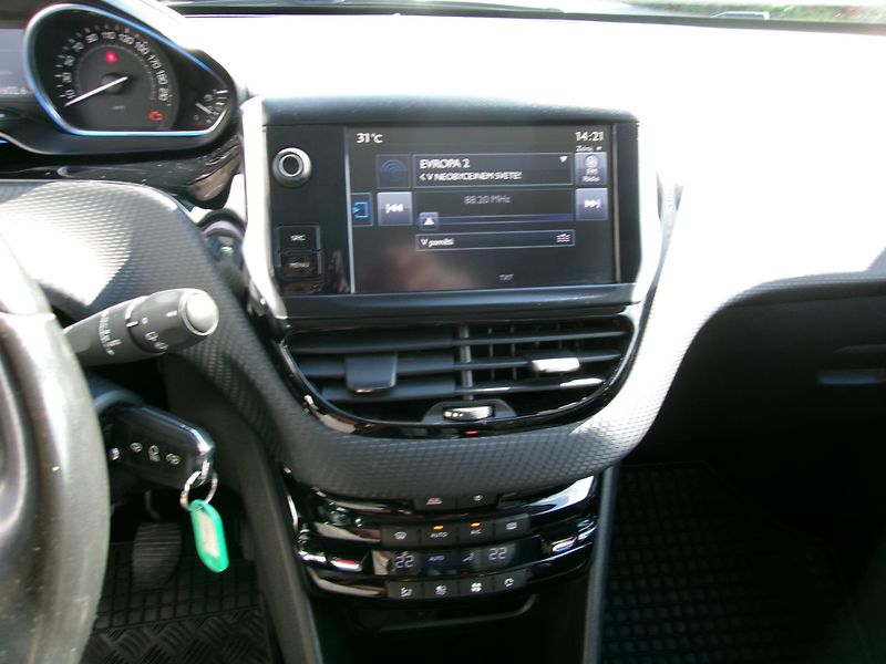 Peugeot 2008 1.6 HDI - fotka 15 z 22