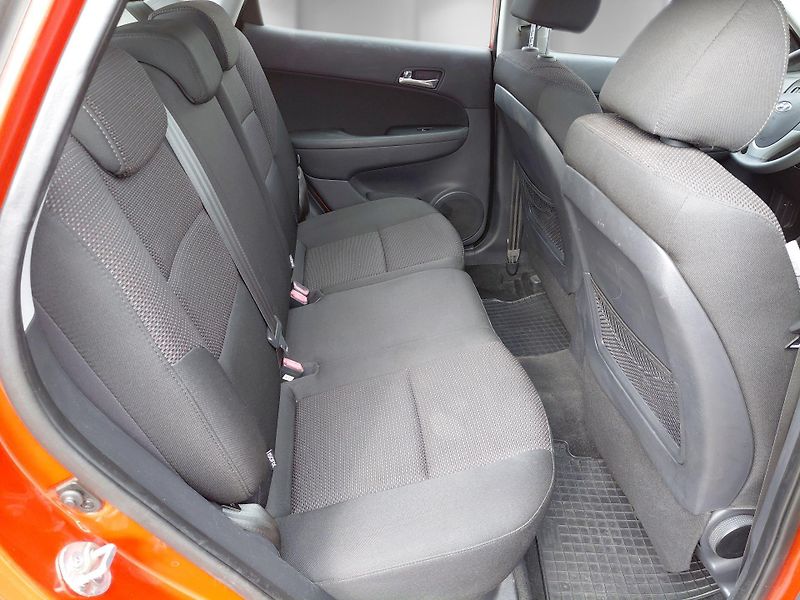 Hyundai i30 (2010) 1.4CVVT  - fotka 21 z 25