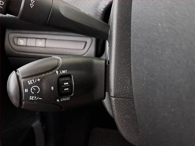 Peugeot 2008 (2018) 1.2 PureTech, Automat - fotka 20 z 20