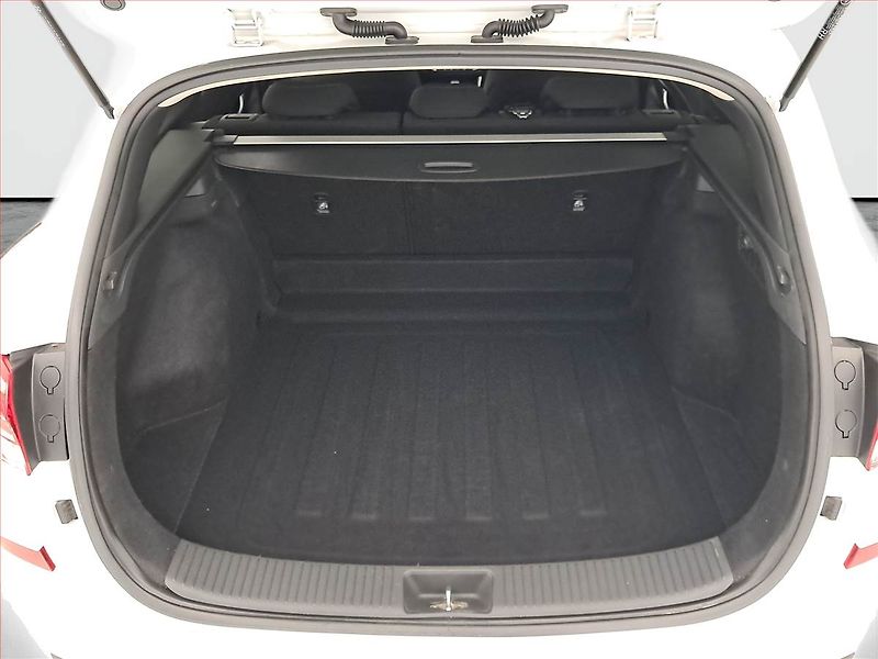 Hyundai i30 (2024) Family Smart 1.5 DPI - fotka 13 z 20