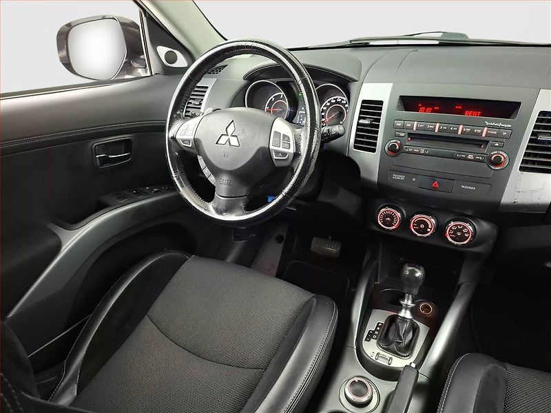 Mitsubishi Outlander (2011) 2.2 DI-D, 4X4, Automat - fotka 7 z 16