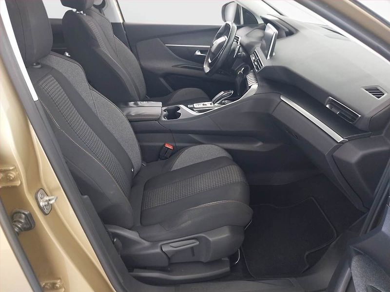Peugeot 3008 (2018) 1.6 BlueHDi, Automat, Navi - fotka 9 z 20
