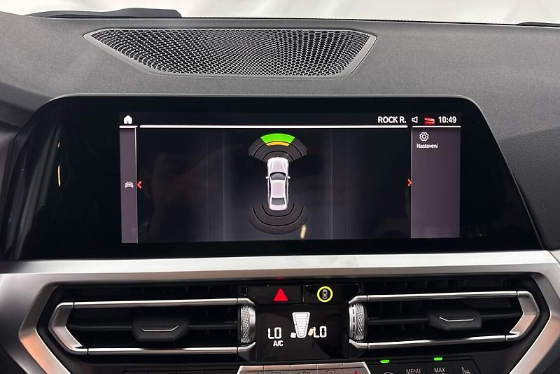 BMW Řada 3 320d xDrive - fotka 17 z 23