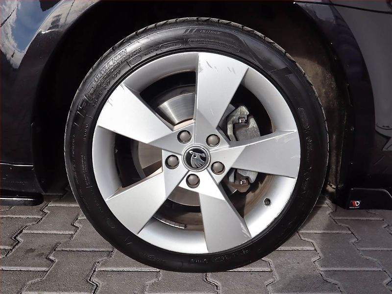Škoda Octavia (2014) 1.6 TDI, Navi, Xenony - fotka 15 z 19