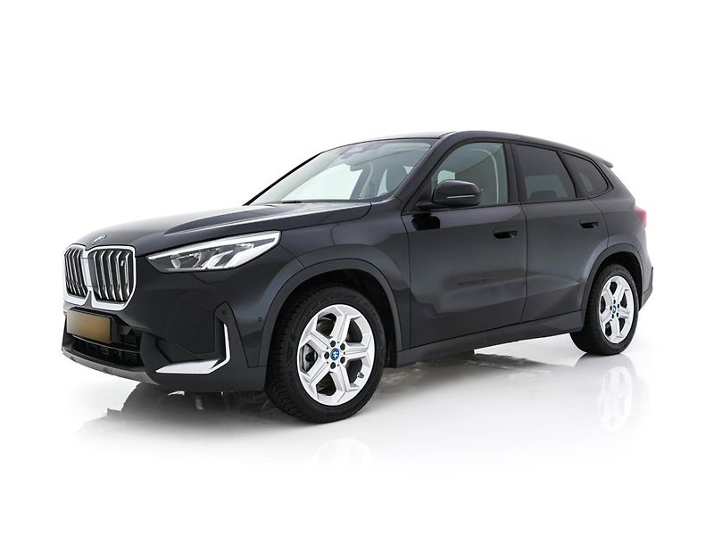 BMW iX1 (2023) xDrive30 65 kWh 4×4 - fotka 4 z 14