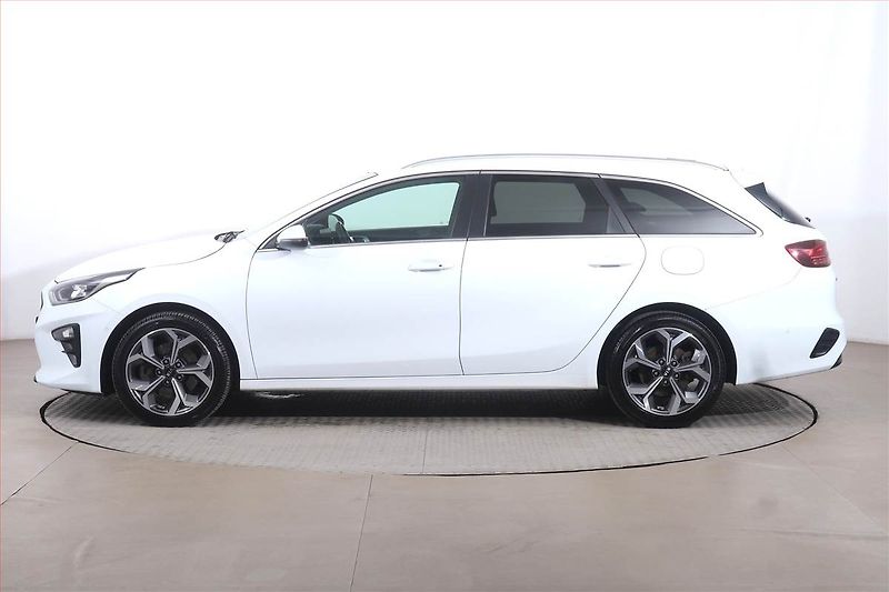 Kia Ceed (2021) 1.6 CRDi MHEV, Automat - fotka 3 z 26