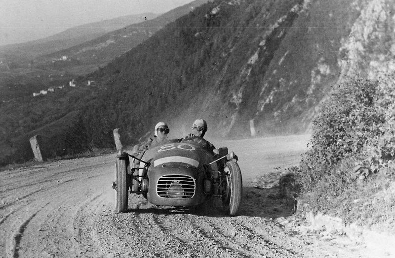 Maria Teresa de Filippis byla první ženou, která kdy řídila vůz Formule 1 při Grand Prix. Motoristický svět ji znal pod přezdívkou Pilotino.