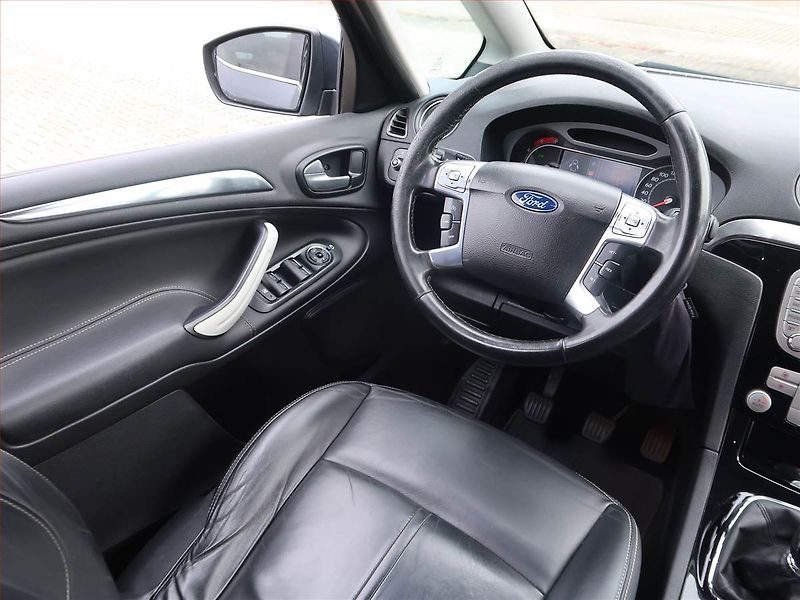 Ford S-MAX (2011) Titanium 2.0 TDCi, Navi - fotka 7 z 18
