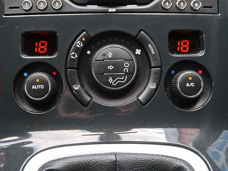 Peugeot 3008 (2011) 1.6 HDi, Navi, Tempomat - fotka 17 z 18